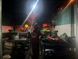 Kebakaran Hebat Landa Pasar Segiri Samarinda, Puluhan Lapak dan Ruko Hangus Dilalap Api
