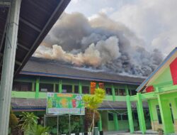 Kebakaran Hanguskan Delapan Ruang Kelas SMPN 2 Samarinda, Diduga Berawal dari Korsleting Listrik