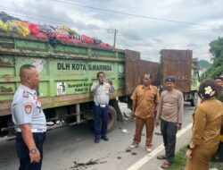 Parkir Kontainer di Badan Jalan Kembali Makan Korban, Truk DLH Alami Kecelakaan di Sungai Kunjang