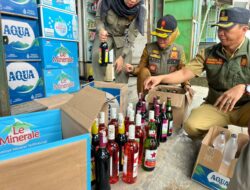 Operasi Rutin Satpol PP Samarinda Berbuah Hasil, 82 Botol Miras Ilegal Diamankan dari Penjual di Makroman