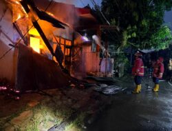 Kebakaran Hanguskan Rumah Kosong di Rapak Binuang Samarinda, Akses Sempit Sempat Hambat Pemadaman