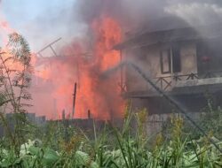 Siang Hari Dilalap Api, Kebakaran di Jalan Lambung Mangkurat Samarinda Ilir Hanguskan Rumah Warga dan Bangsalan