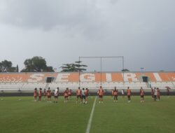 Persija Jalani Latihan Resmi di Stadion Segiri, Rizky Ridho Sebut Tim Siap Mati-Matian Hadapi Persib