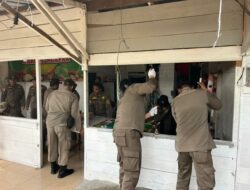 Satpol PP Samarinda Bongkar Lima Tempat Usaha yang Berdiri di Atas Aset Pemkot di Jalan Kapten Soedjono