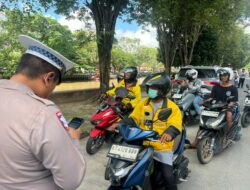 33 Pengendara Melawan Arus Ditilang di Jalan Pangeran Suriansyah Samarinda, Polisi Gunakan ETLE Handheld