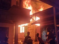 Pria Diduga Gangguan Kejiwaan Bakar Kursi di Dalam Rumah, Kobaran Api Hanguskan Dua Bangunan di Samarinda
