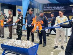 Bea Cukai Samarinda Musnahkan Jutaan Rokok dan Ribuan Liter Miras Ilegal, Negara Selamatkan Kerugian Miliaran Rupiah