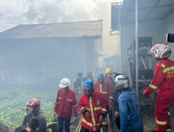 Api Melalap Enam Bangunan di Jalan Revolusi Samarinda, Warga Panik Dengar Suara Ledakan Berulang