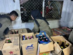 Malam Terakhir Penutupan THM, Satpol PP Samarinda Sita 282 Botol Miras dan Tertibkan Badut hingga Manusia Silver