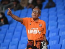 Dari Era Persisam hingga Borneo FC, Perjalanan Panjang Pak Lek Pusam Berakhir dengan Duka Mendalam bagi Suporter