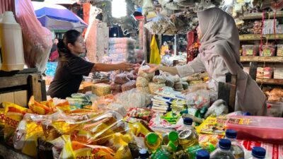 Harga Bapokting di Pasar Segiri Fluktuatif, Minyak dan Ayam Naik, Telur Turun