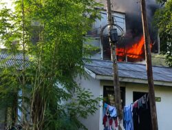 Diduga Korsleting Listrik, Rumah Dua Lantai di Jalan Pelita 7 Sambutan Samarinda Terbakar, Lima Penghuni Selamat Tanpa Luka